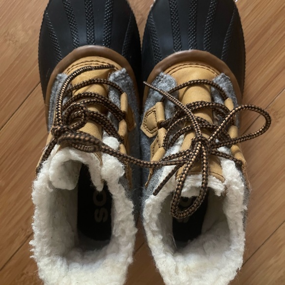Sorel wool booties. - Picture 3 of 4